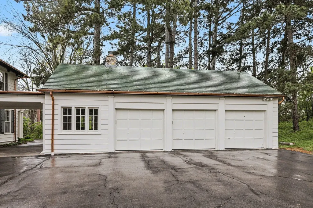 3215 W Dobson Place Ann Arbor City MI 48105