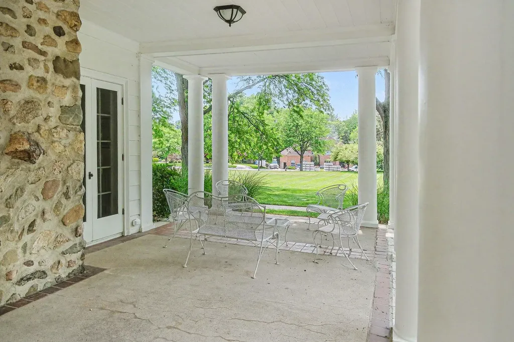 3215 W Dobson Place Ann Arbor City MI 48105