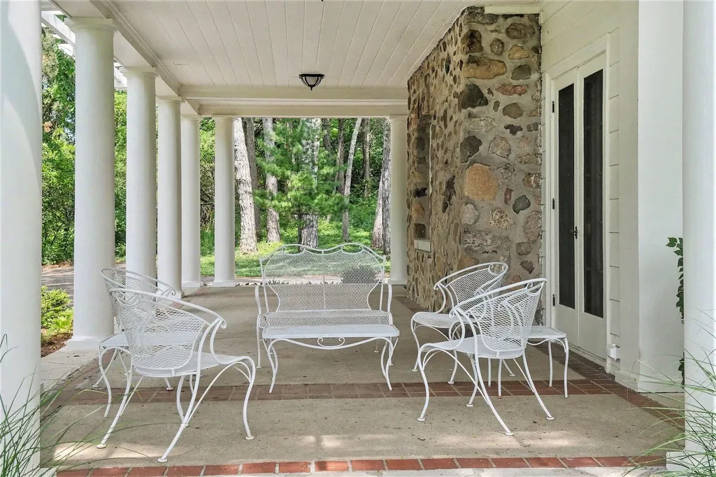 3215 W Dobson Place Ann Arbor City MI 48105