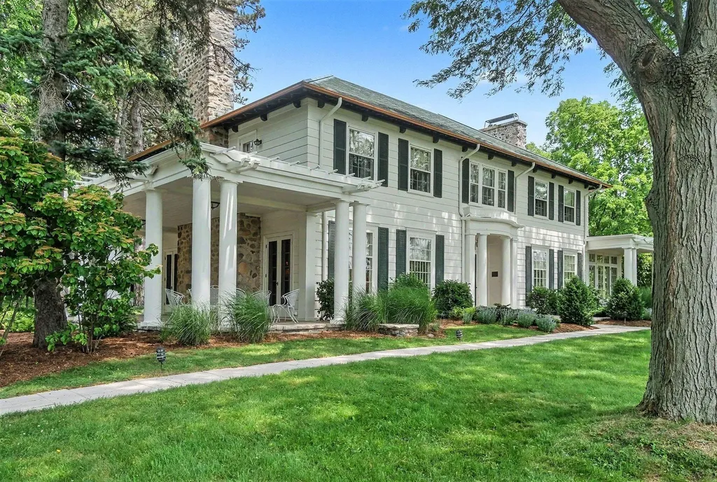 3215 W Dobson Place Ann Arbor City MI 48105