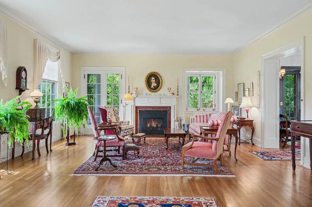 3215 W Dobson Place Ann Arbor City MI 48105