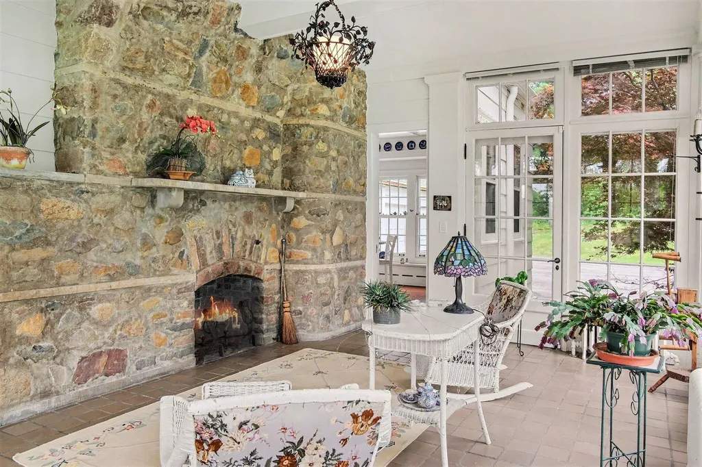 3215 W Dobson Place Ann Arbor City MI 48105