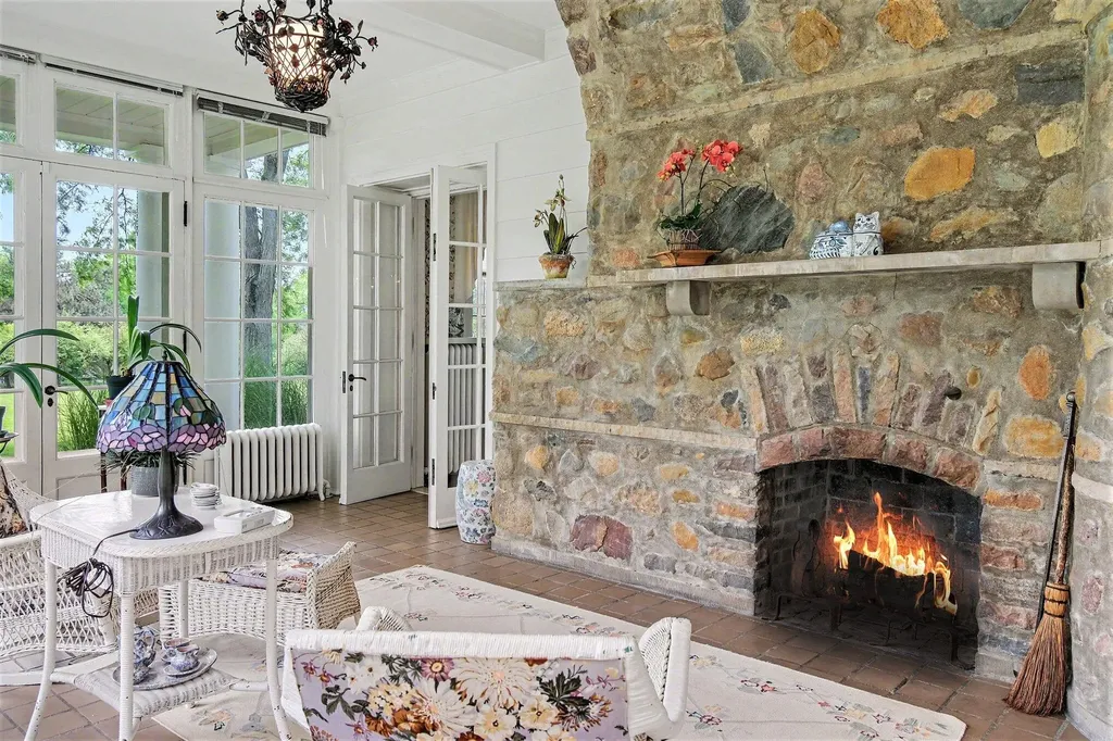 3215 W Dobson Place Ann Arbor City MI 48105