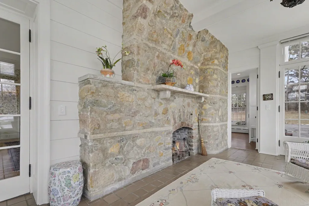 3215 W Dobson Place Ann Arbor City MI 48105