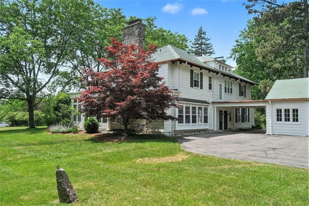 3215 W Dobson Place Ann Arbor City MI 48105