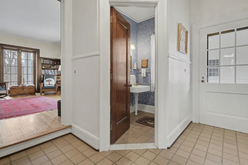 3215 W Dobson Place Ann Arbor City MI 48105