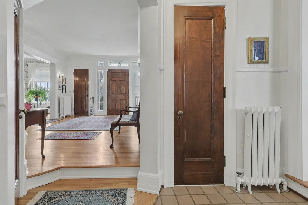 3215 W Dobson Place Ann Arbor City MI 48105