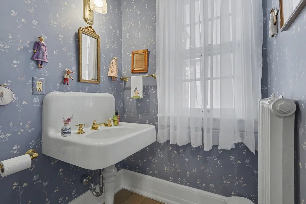 3215 W Dobson Place Ann Arbor City MI 48105