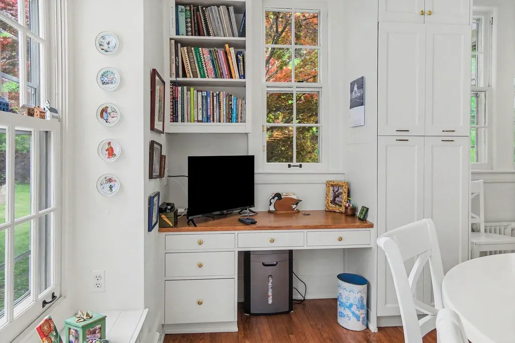 3215 W Dobson Place Ann Arbor City MI 48105
