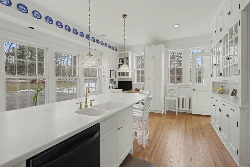 3215 W Dobson Place Ann Arbor City MI 48105
