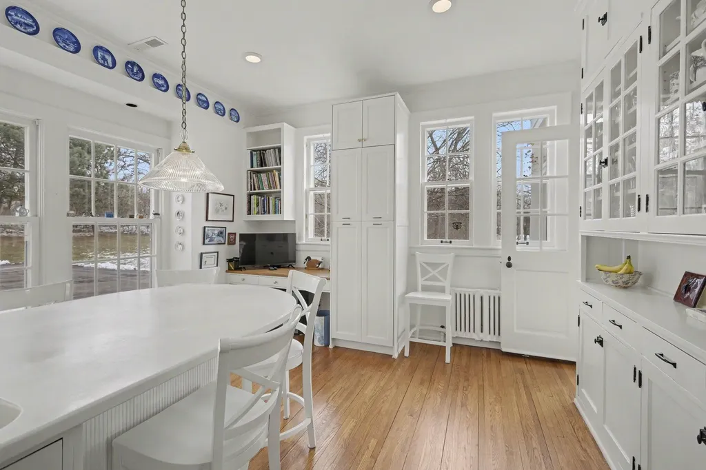 3215 W Dobson Place Ann Arbor City MI 48105