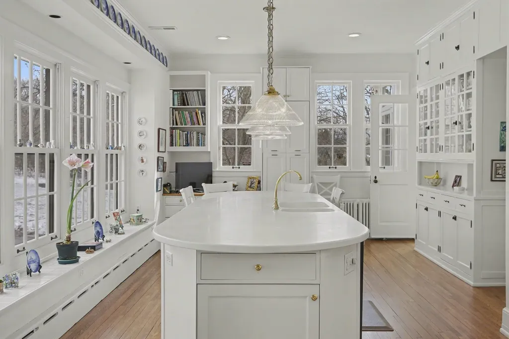 3215 W Dobson Place Ann Arbor City MI 48105