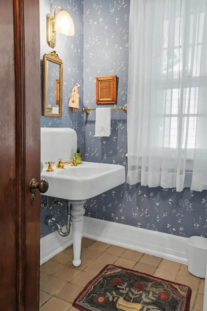 3215 W Dobson Place Ann Arbor City MI 48105
