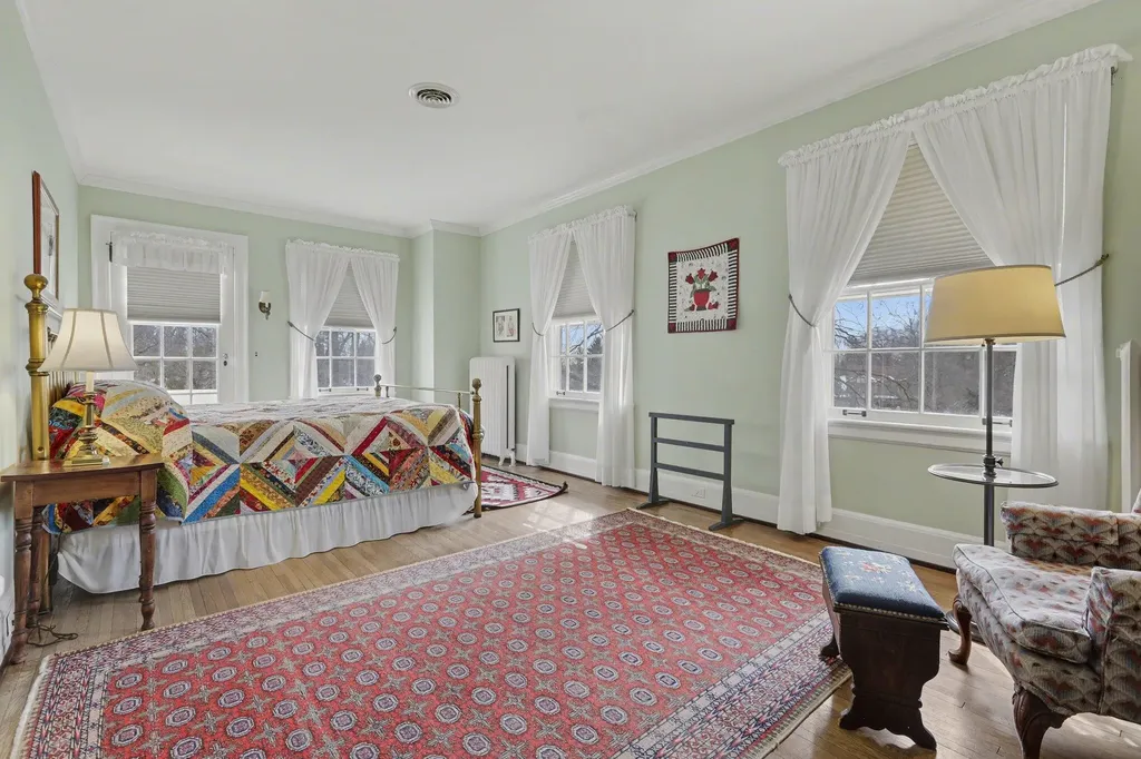 3215 W Dobson Place Ann Arbor City MI 48105