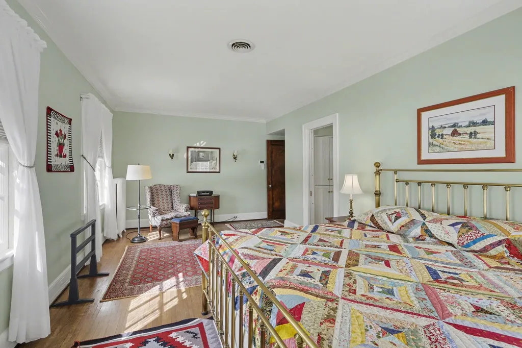 3215 W Dobson Place Ann Arbor City MI 48105