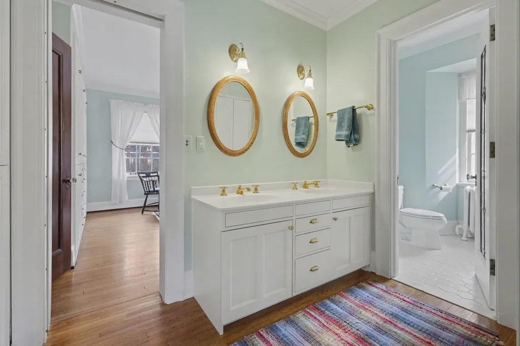 3215 W Dobson Place Ann Arbor City MI 48105