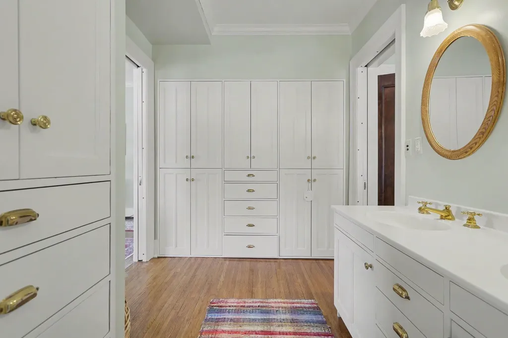 3215 W Dobson Place Ann Arbor City MI 48105