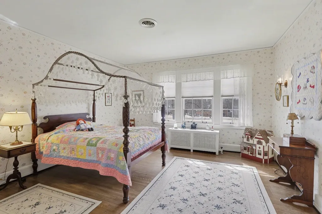 3215 W Dobson Place Ann Arbor City MI 48105