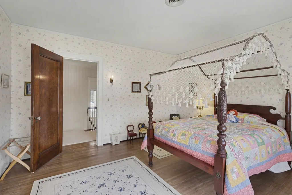 3215 W Dobson Place Ann Arbor City MI 48105