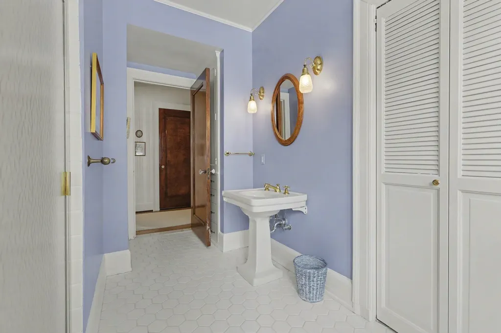3215 W Dobson Place Ann Arbor City MI 48105