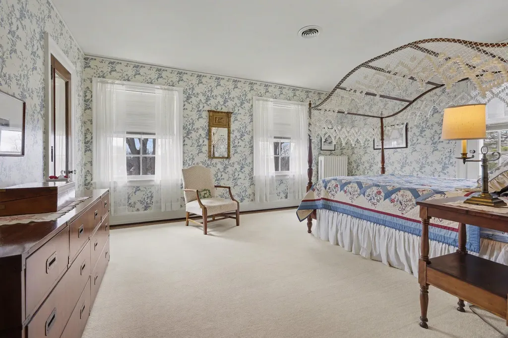 3215 W Dobson Place Ann Arbor City MI 48105