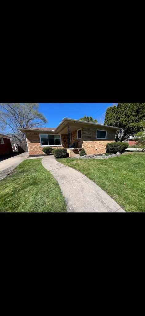 23181 Parklawn Street Oak Park City MI 48237