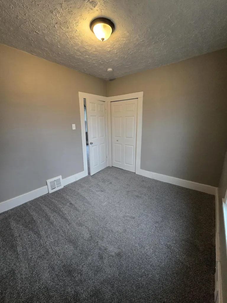 2127 River Drive Lincoln Park City MI 48146