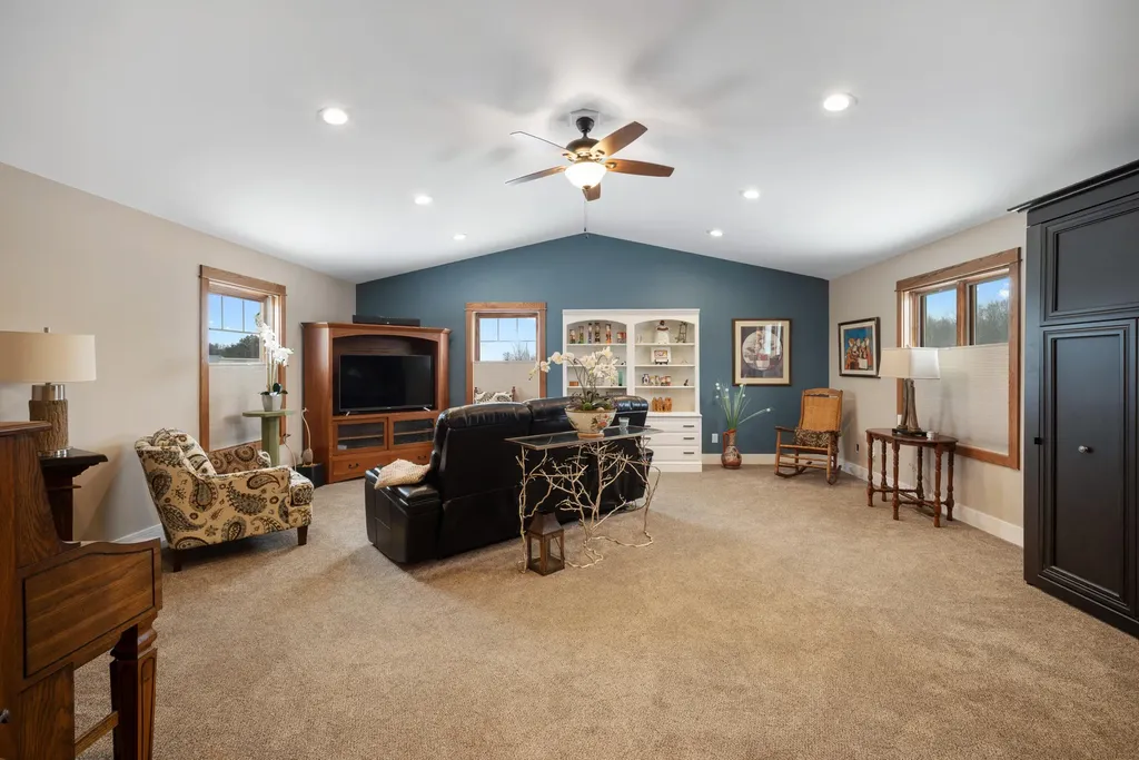 6163 N Meridian Road Edenville Township MI 48628