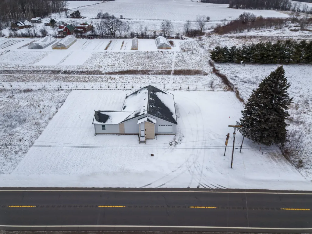 6163 N Meridian Road Edenville Township MI 48628