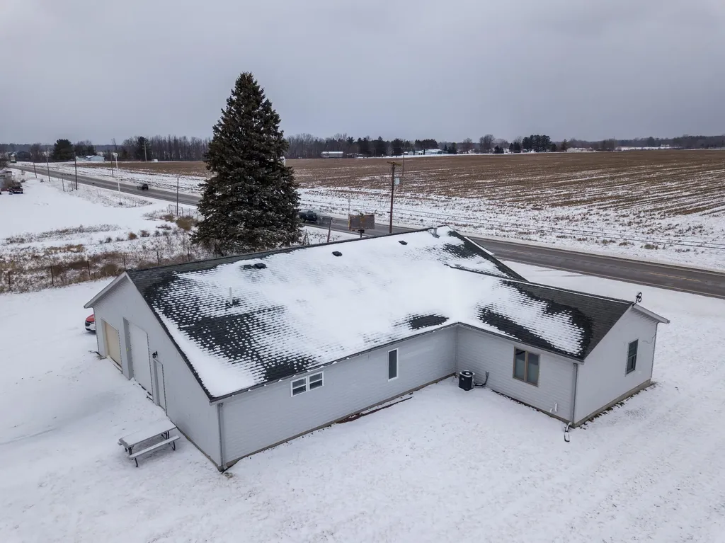 6163 N Meridian Road Edenville Township MI 48628