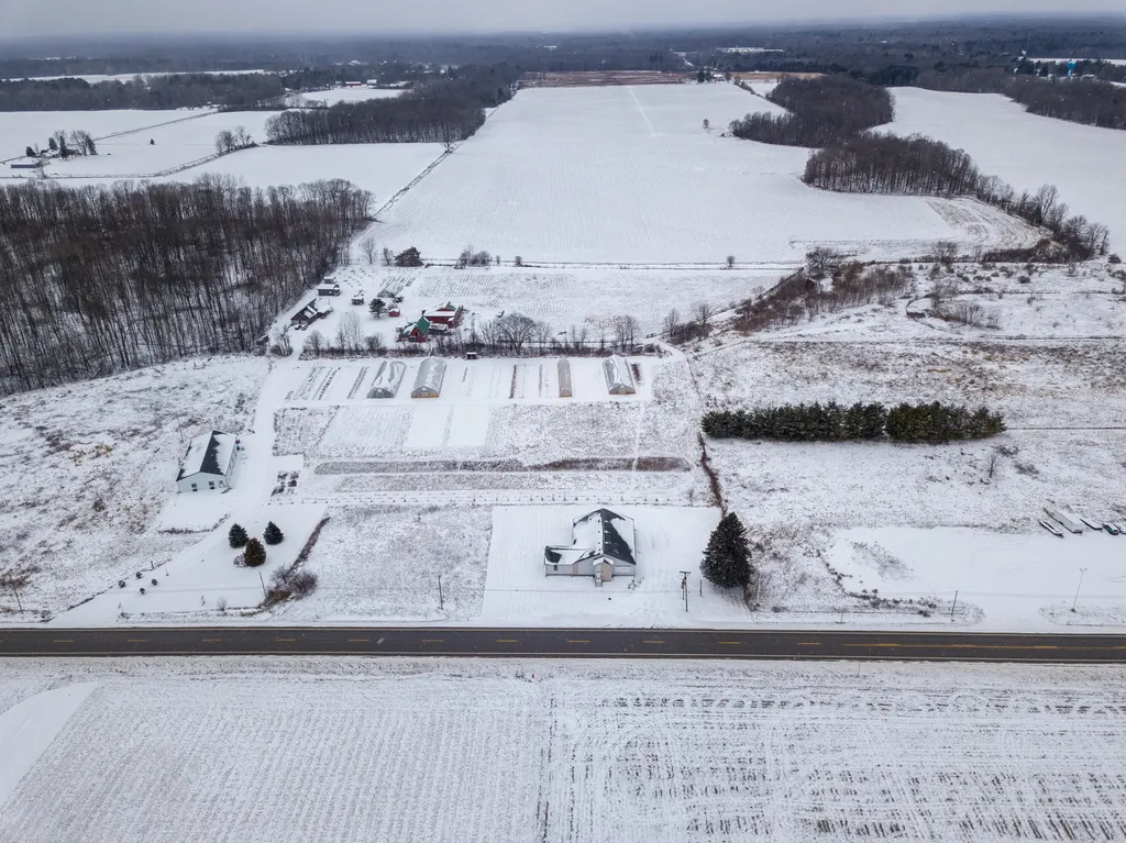 6163 N Meridian Road Edenville Township MI 48628