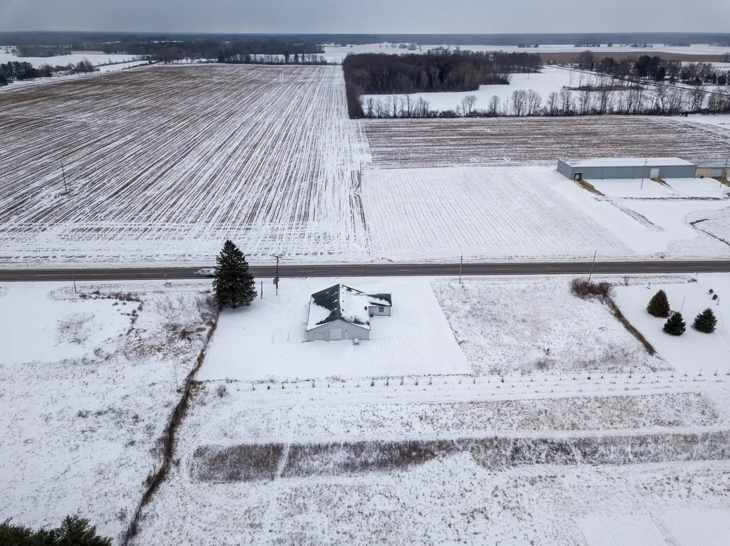 6163 N Meridian Road Edenville Township MI 48628