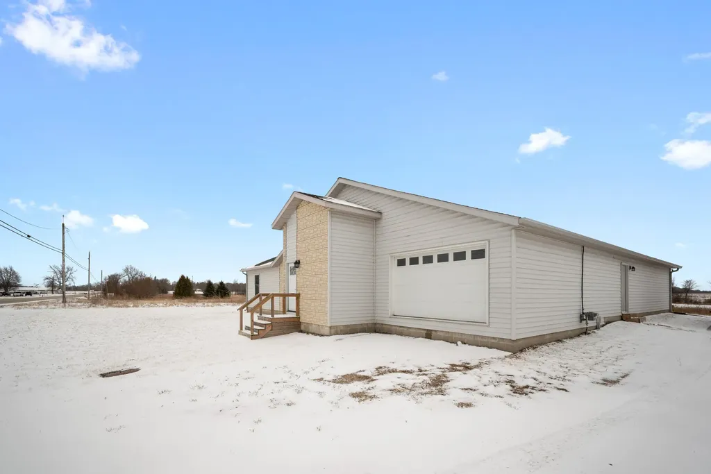 6163 N Meridian Road Edenville Township MI 48628