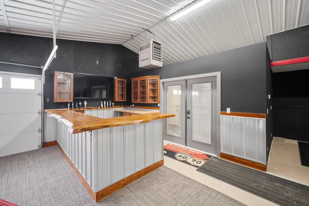 6163 N Meridian Road Edenville Township MI 48628