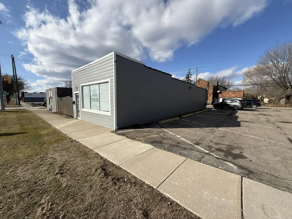 728 W 11 Mile Road Madison Heights City MI 48071