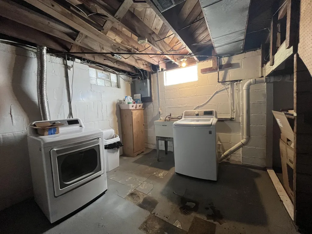 19977 Elkhart Street Harper Woods City MI 48225