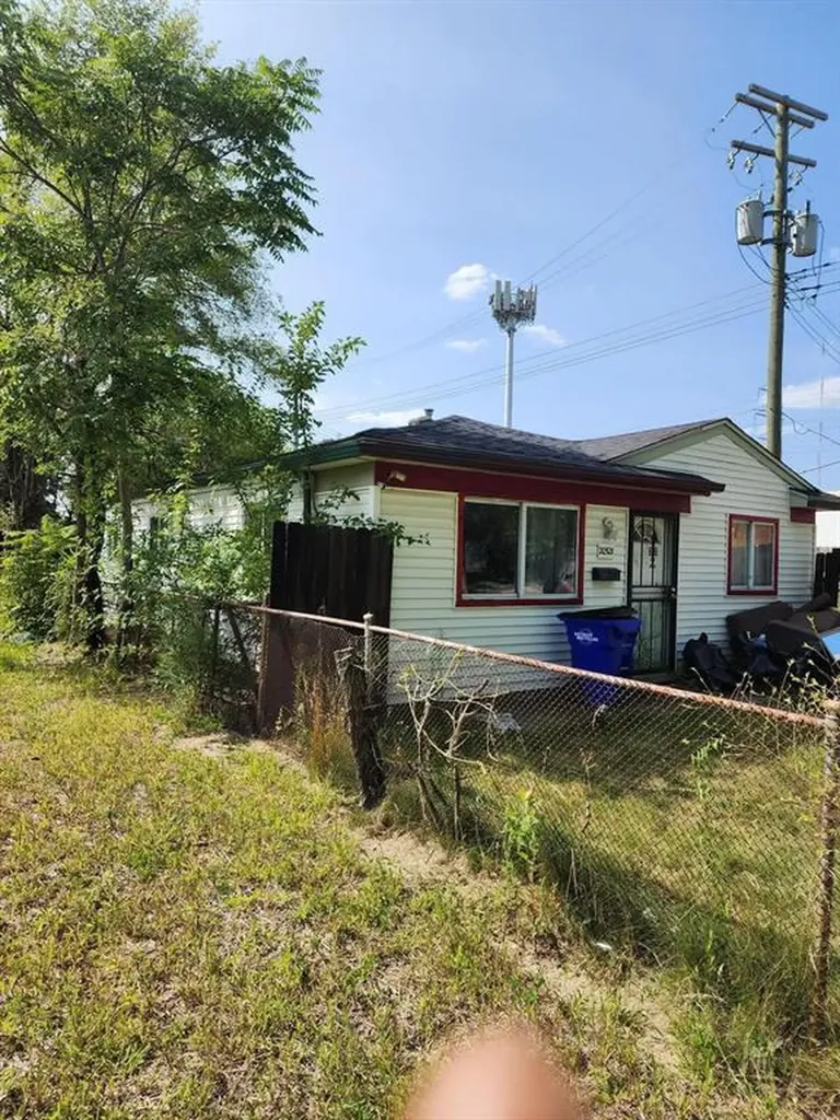 20521 Ohio Street Detroit City MI 48221