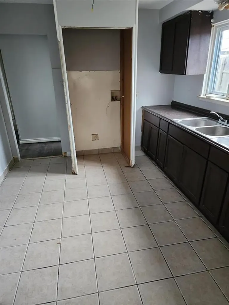 20521 Ohio Street Detroit City MI 48221