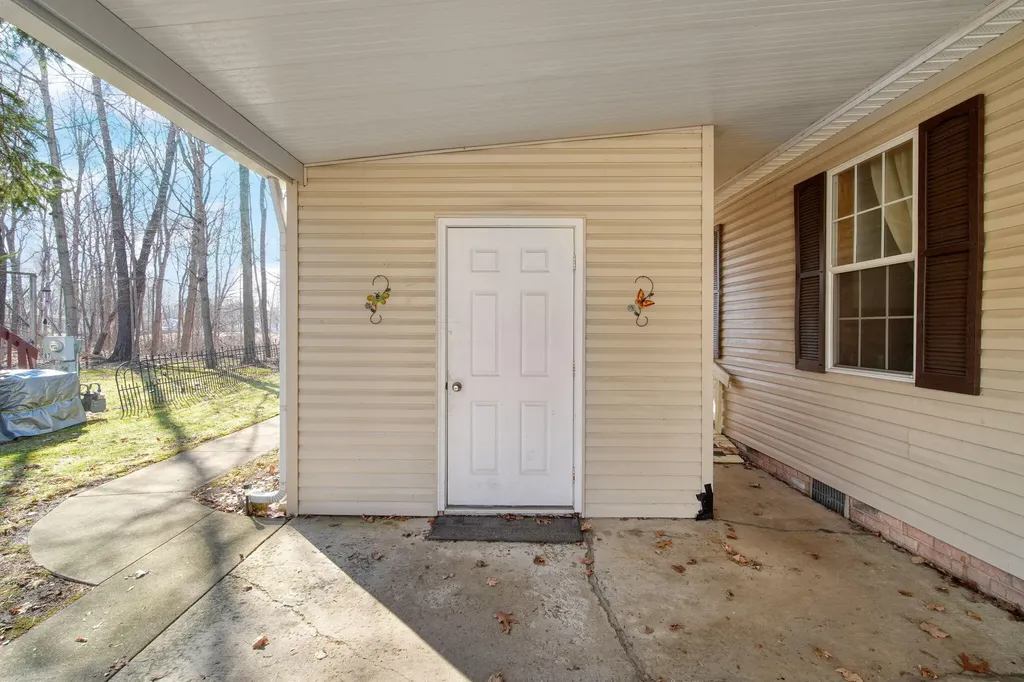 909 Savannah River Drive Adrian City MI 49221