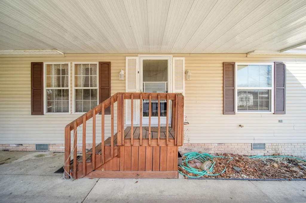 909 Savannah River Drive Adrian City MI 49221