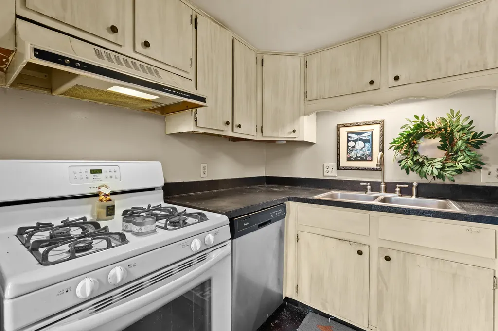25140 Potomac Drive South Lyon City MI 48178