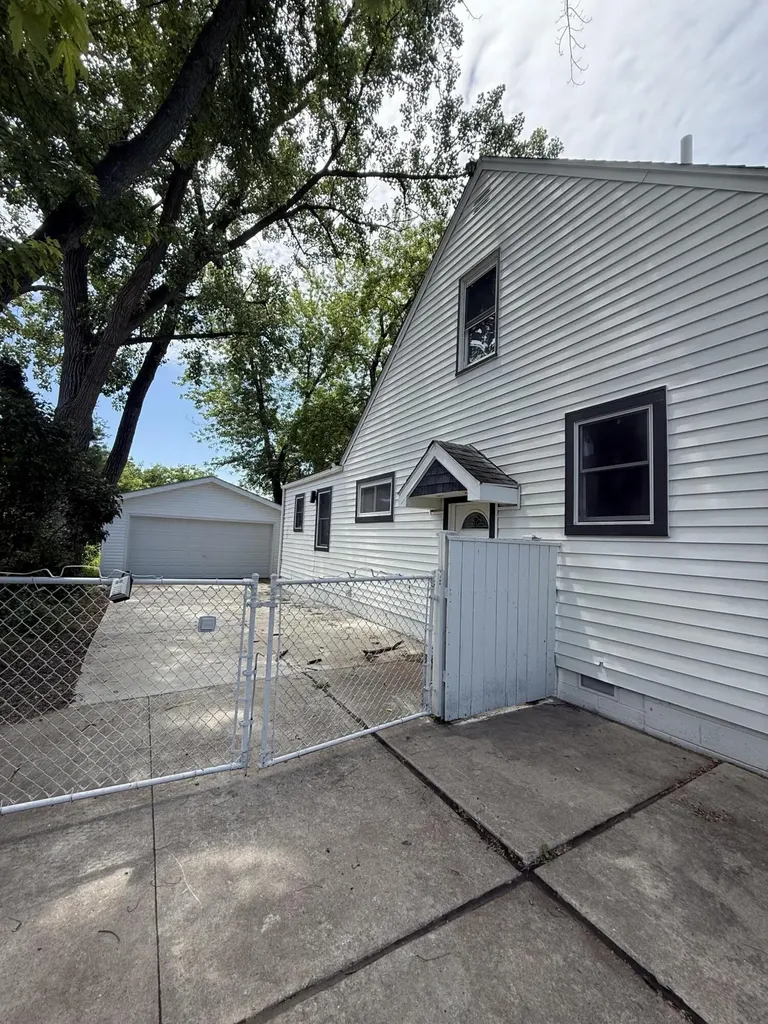 2679 Oxford Road Berkley City MI 48072