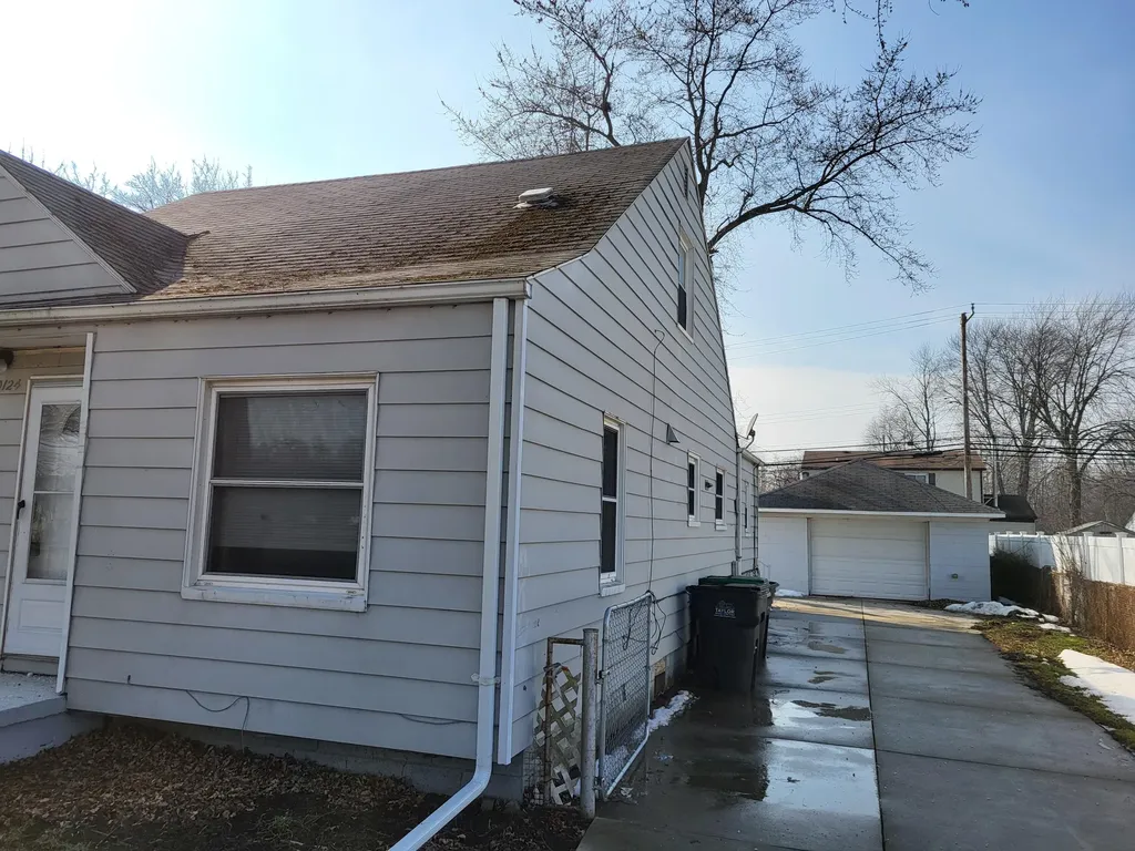 10124 Pelham Road Taylor City MI 48180