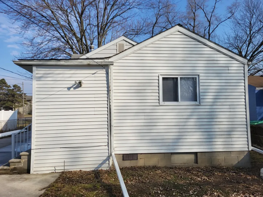 10124 Pelham Road Taylor City MI 48180