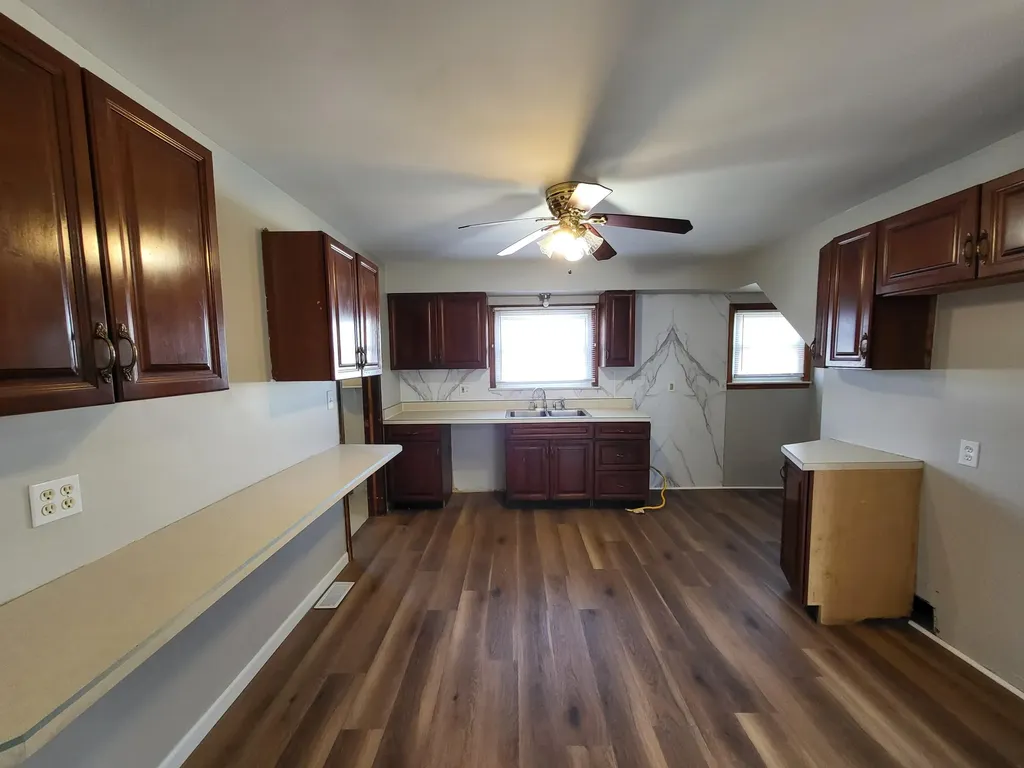 10124 Pelham Road Taylor City MI 48180