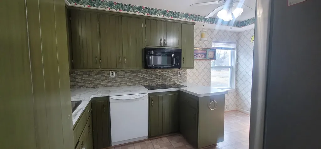 14172 Royal Grand Avenue Redford Charter Township MI 48239