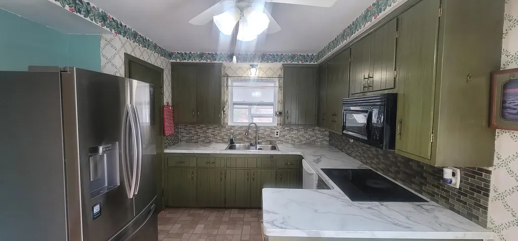 14172 Royal Grand Avenue Redford Charter Township MI 48239