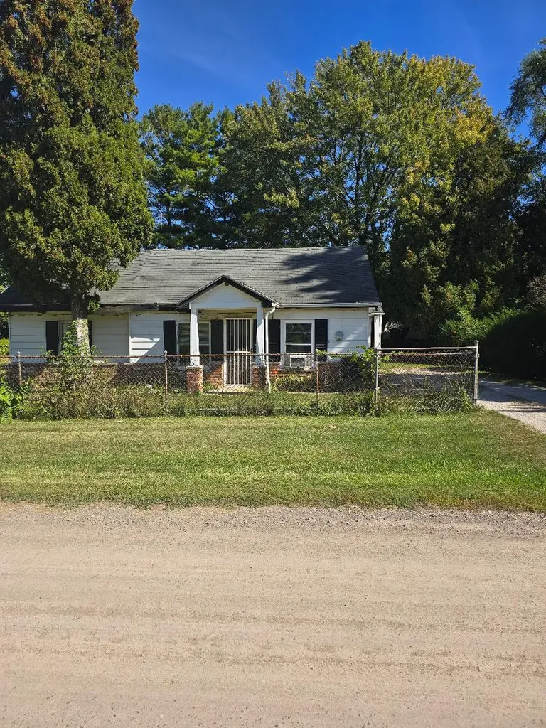 22211 Grandy Street Clinton Charter Township MI 48035