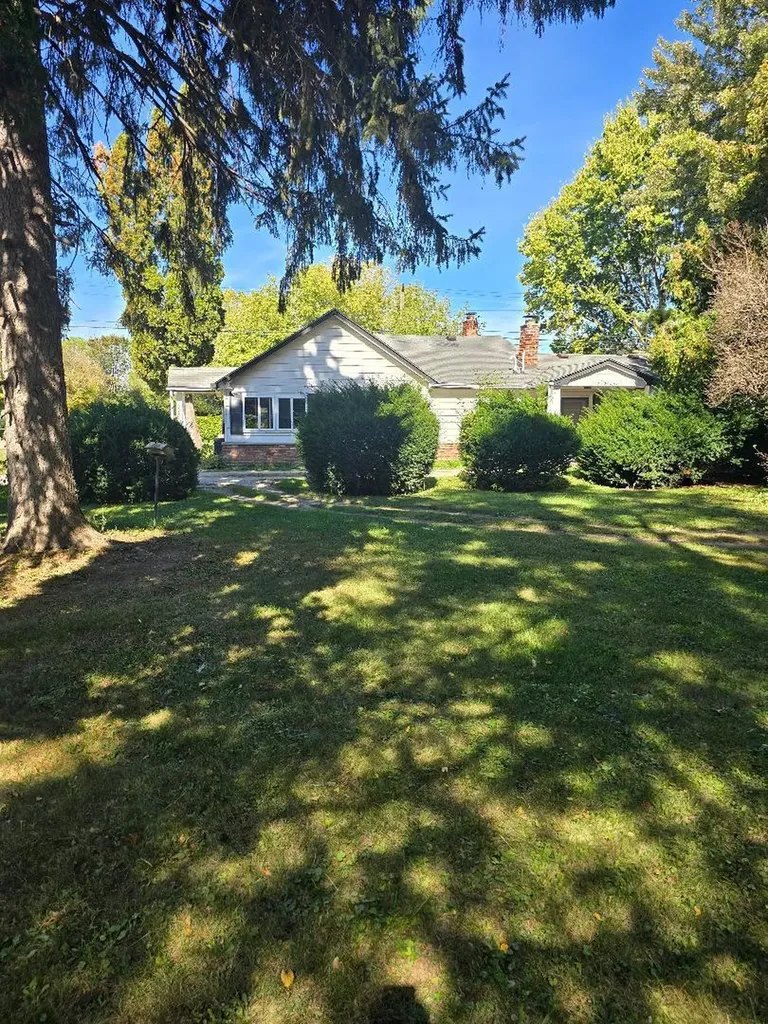 22211 Grandy Street Clinton Charter Township MI 48035