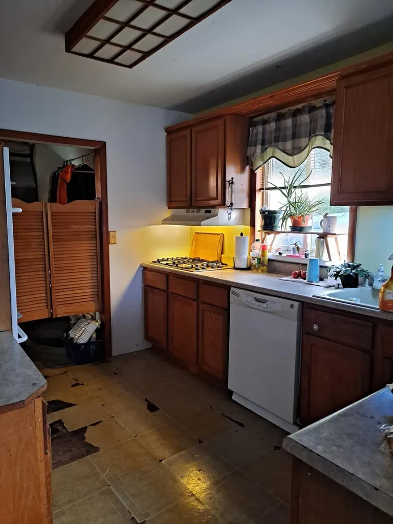 22211 Grandy Street Clinton Charter Township MI 48035